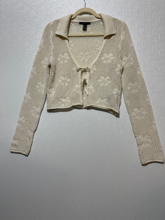 Forever 21 Sweaters - 3/$30 Forever 21 Cream Collared Tie-Front V-Neck Sweater